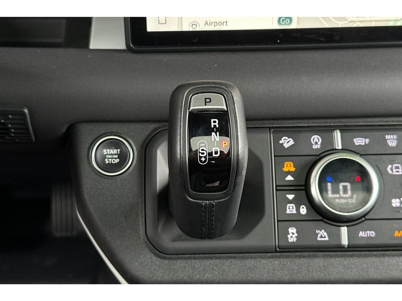 Land Rover Defender 110 Vehicle Full-screen Gallery Image 26