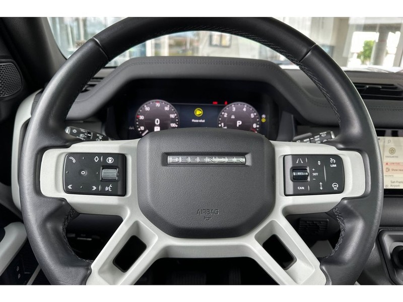 Land Rover Defender 110 Vehicle Full-screen Gallery Image 28