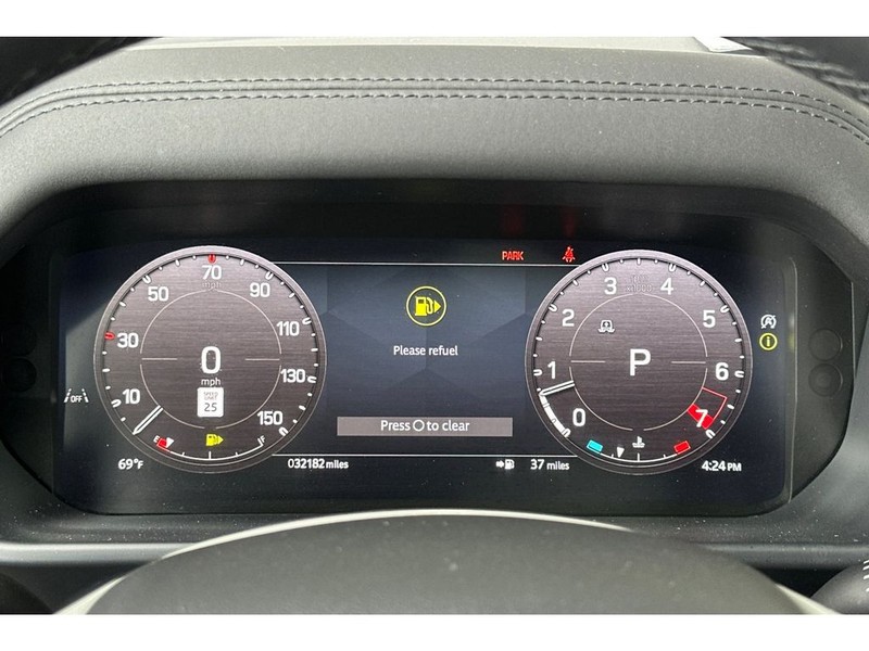Land Rover Defender 110 Vehicle Full-screen Gallery Image 31