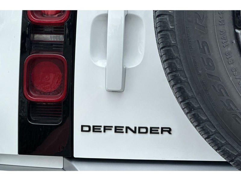 Land Rover Defender 110 Vehicle Full-screen Gallery Image 35