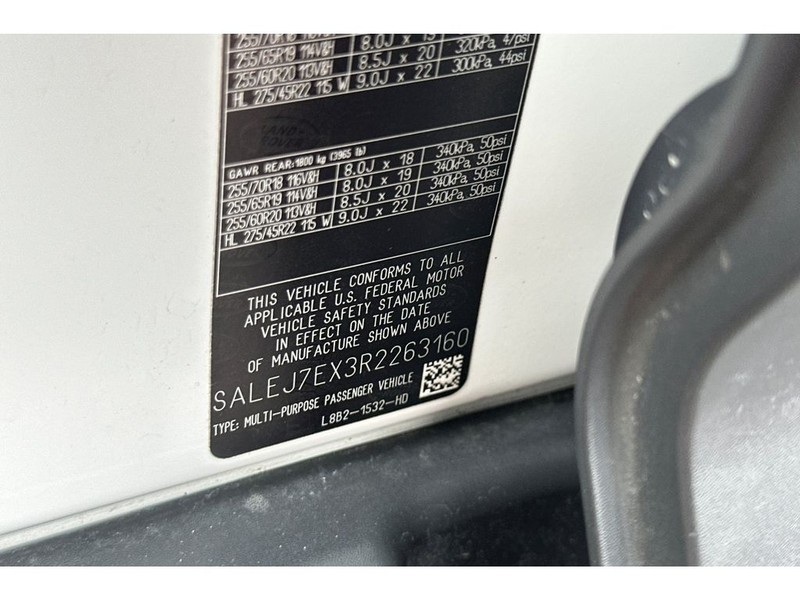 Land Rover Defender 110 Vehicle Full-screen Gallery Image 36