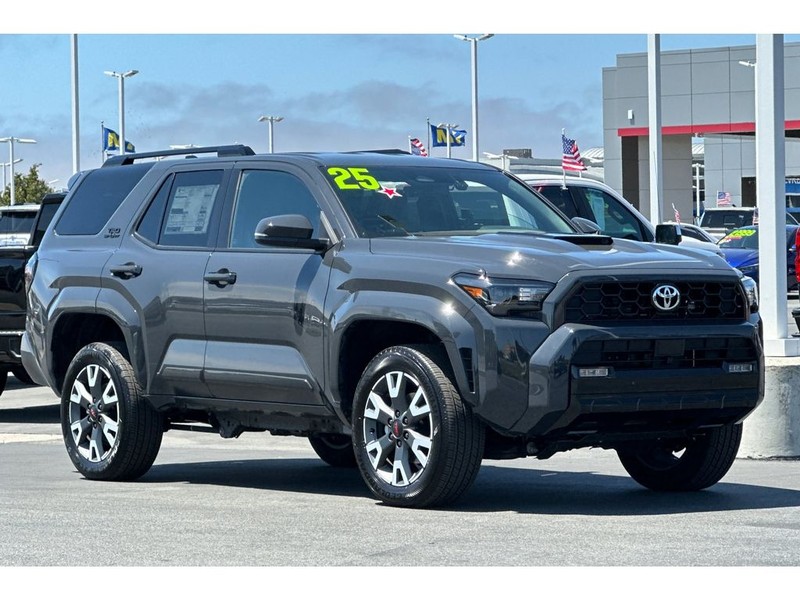 Toyota 4Runner Vehicle Full-screen Gallery Image 02