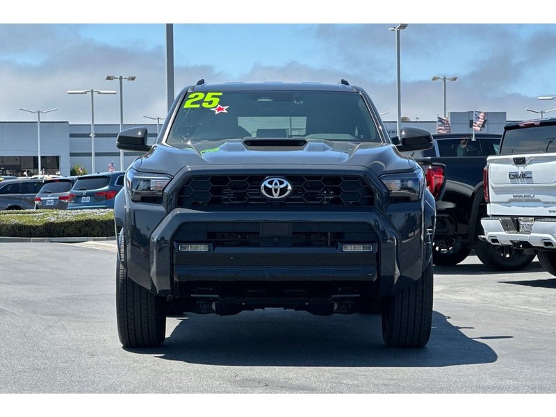 Toyota 4Runner Vehicle Full-screen Gallery Image 09