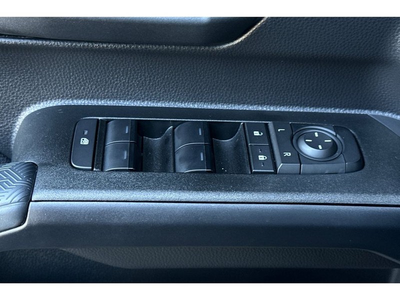 Toyota 4Runner Vehicle Full-screen Gallery Image 12