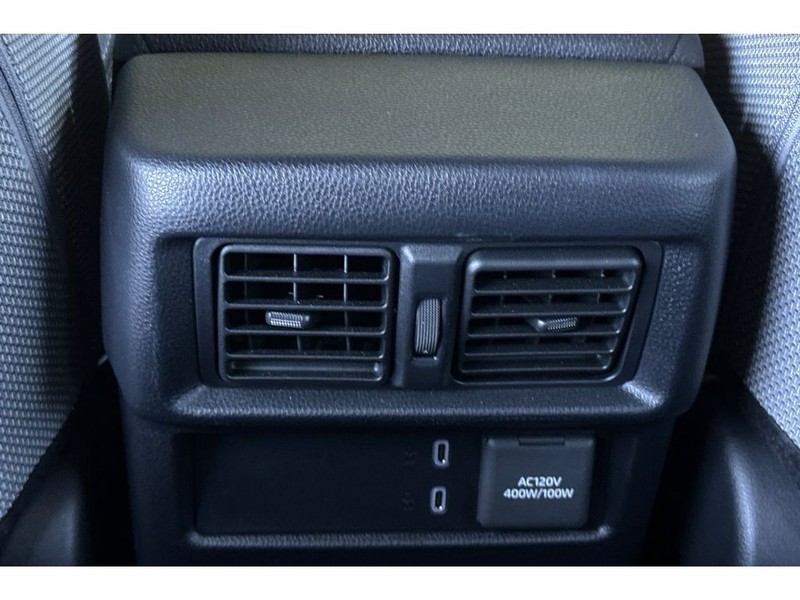 Toyota 4Runner Vehicle Full-screen Gallery Image 14