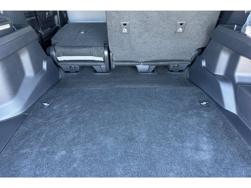 Toyota 4Runner Vehicle Full-screen Gallery Image 17