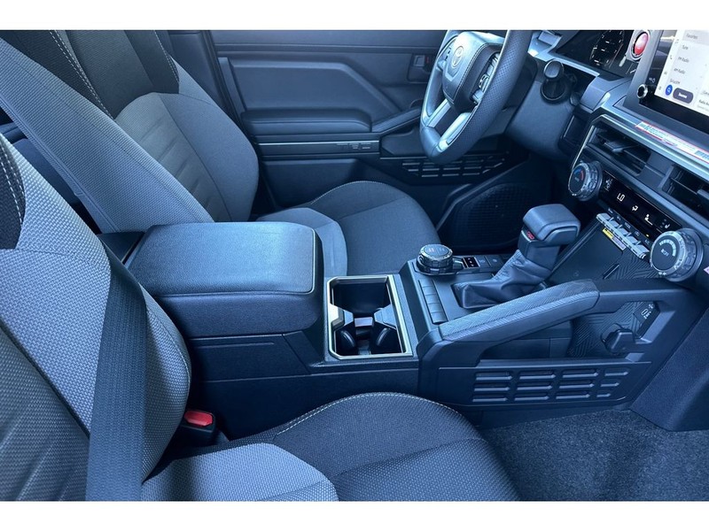 Toyota 4Runner Vehicle Full-screen Gallery Image 18