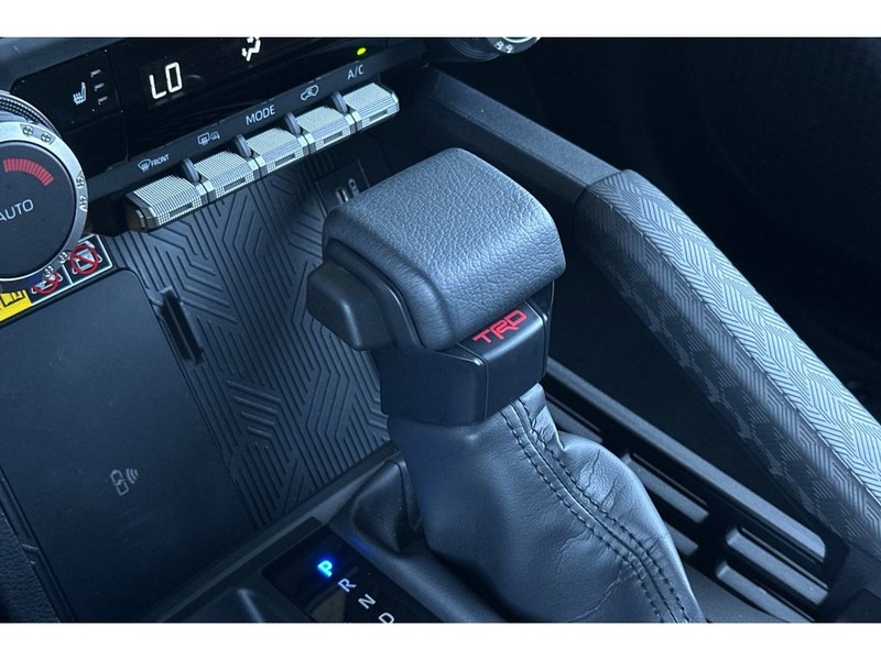 Toyota 4Runner Vehicle Full-screen Gallery Image 24