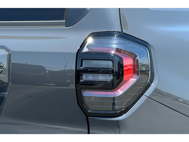 Toyota 4Runner Vehicle Full-screen Gallery Image 33
