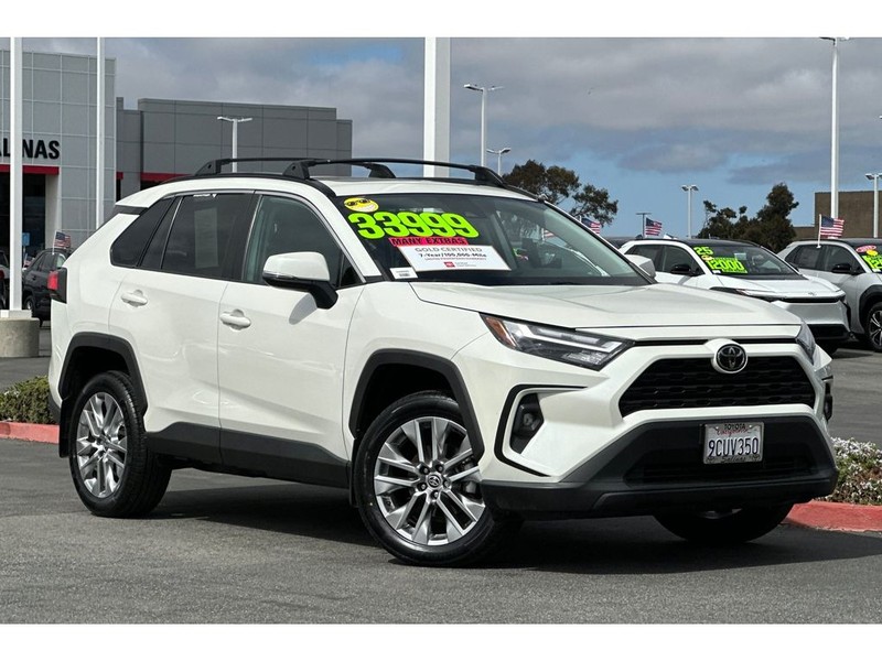 Toyota RAV4 Vehicle Full-screen Gallery Image 02