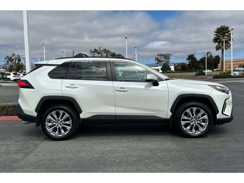 Toyota RAV4 Vehicle Full-screen Gallery Image 03