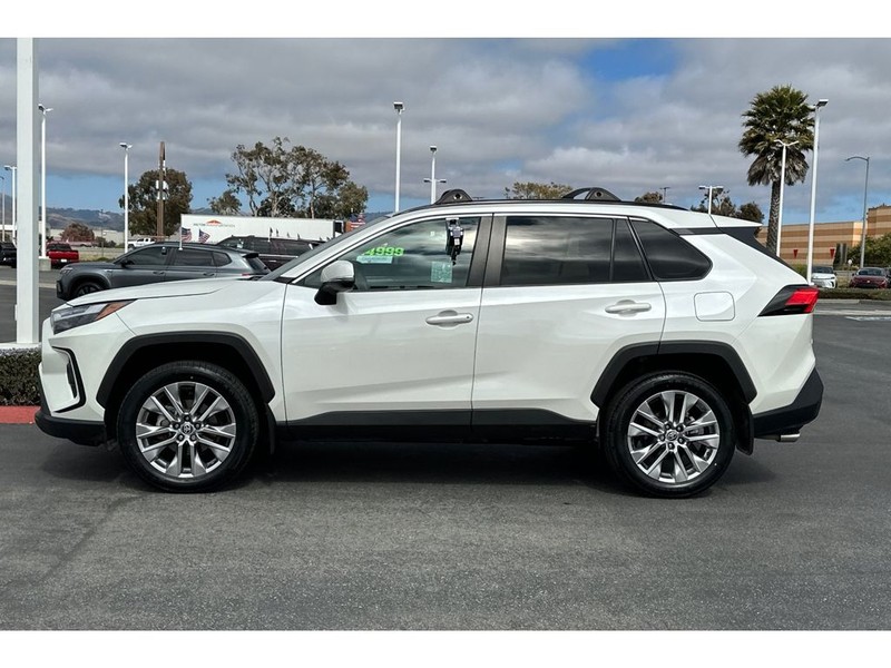 Toyota RAV4 Vehicle Full-screen Gallery Image 07