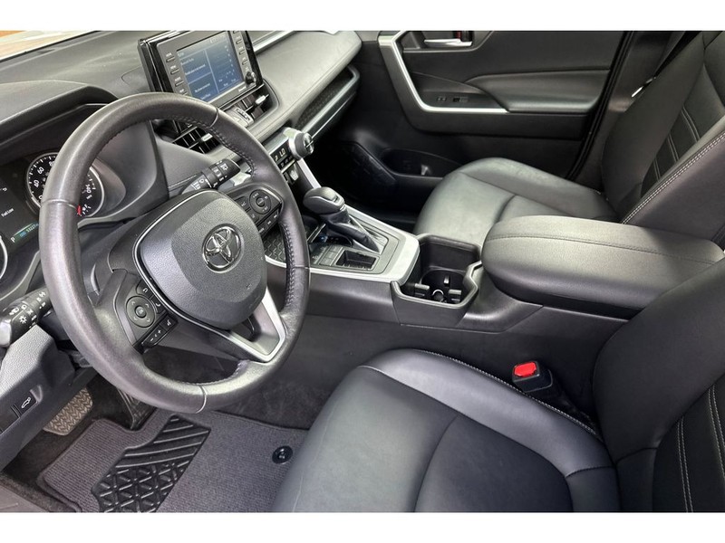Toyota RAV4 Vehicle Full-screen Gallery Image 10