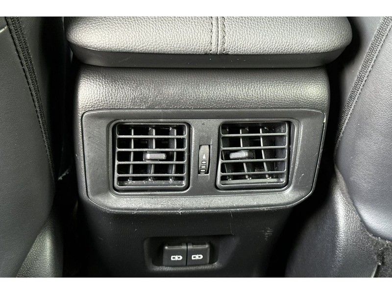 Toyota RAV4 Vehicle Full-screen Gallery Image 14