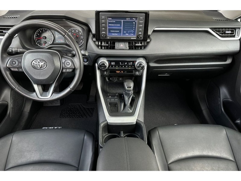 Toyota RAV4 Vehicle Full-screen Gallery Image 15
