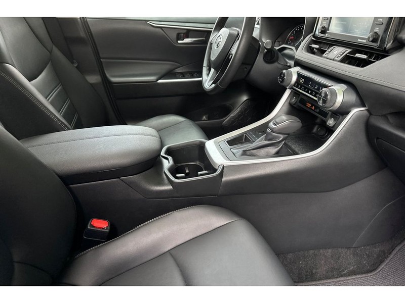 Toyota RAV4 Vehicle Full-screen Gallery Image 17
