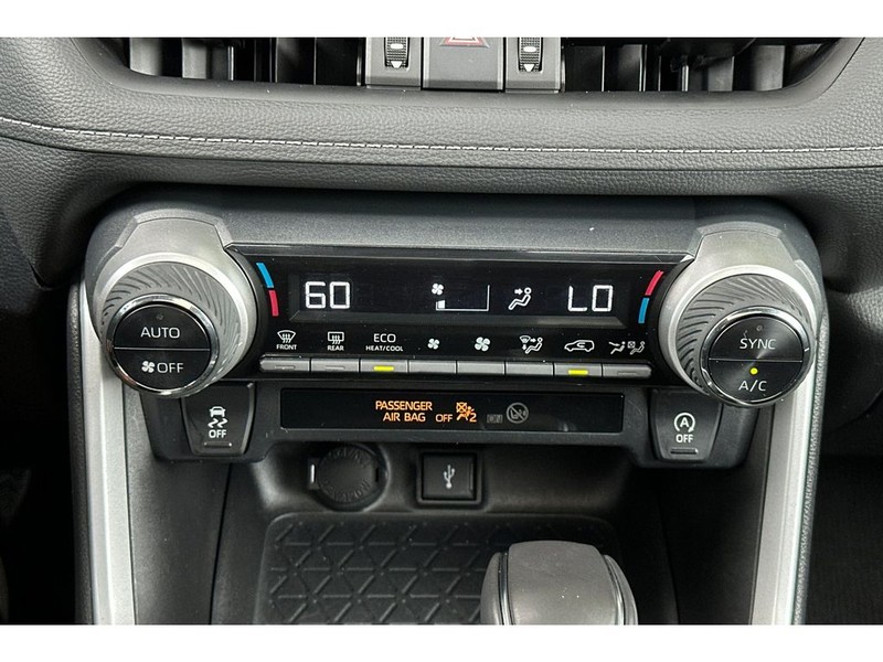 Toyota RAV4 Vehicle Full-screen Gallery Image 22