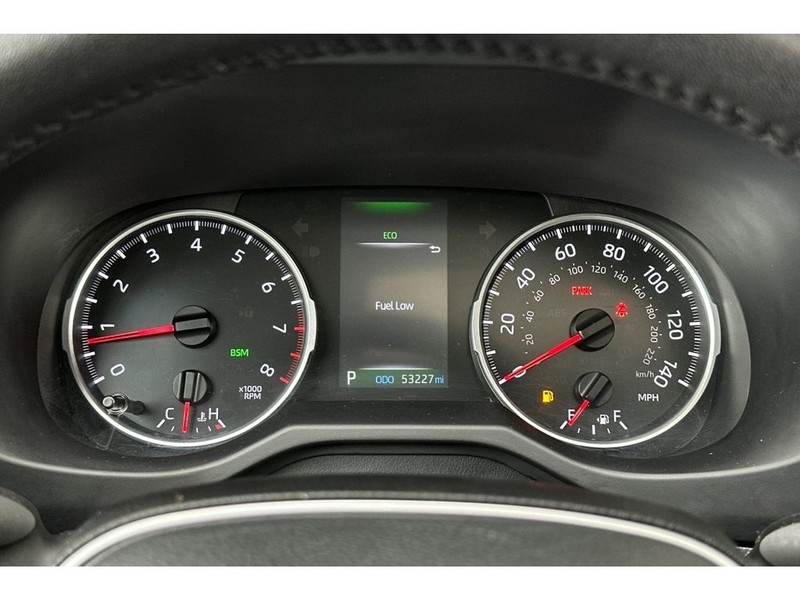 Toyota RAV4 Vehicle Full-screen Gallery Image 28