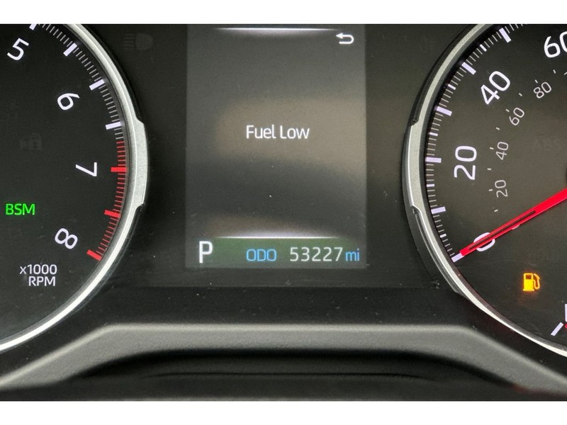Toyota RAV4 Vehicle Full-screen Gallery Image 29