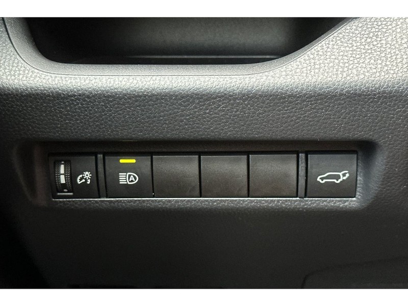 Toyota RAV4 Vehicle Full-screen Gallery Image 30