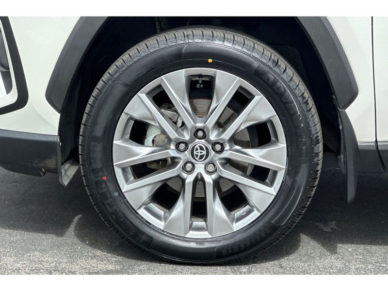 Toyota RAV4 Vehicle Full-screen Gallery Image 31