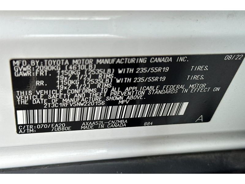 Toyota RAV4 Vehicle Full-screen Gallery Image 33