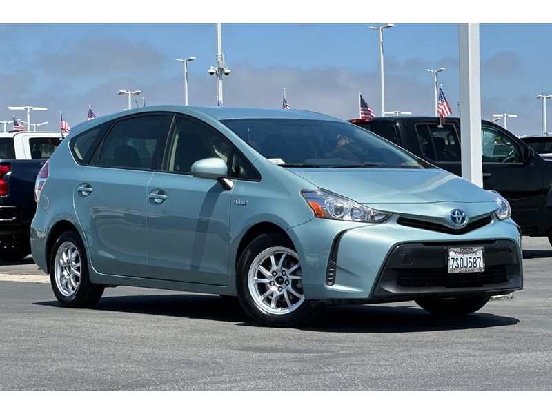 Toyota Prius v Vehicle Full-screen Gallery Image 02