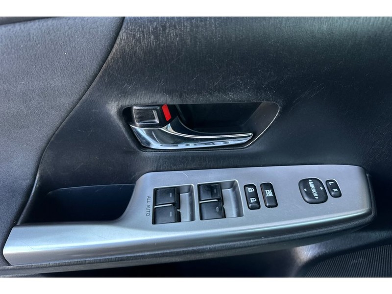 Toyota Prius v Vehicle Full-screen Gallery Image 11