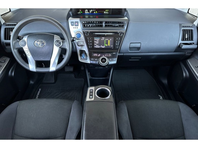 Toyota Prius v Vehicle Full-screen Gallery Image 14