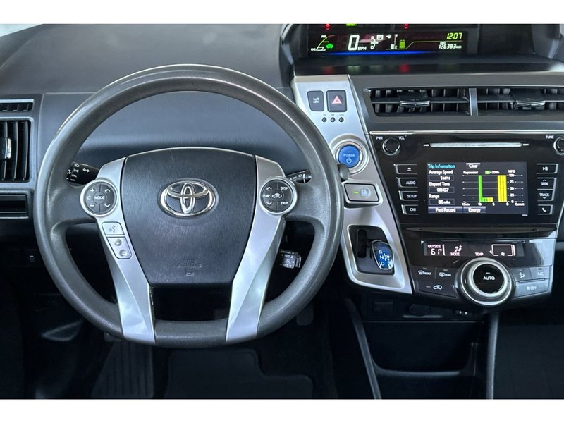 Toyota Prius v Vehicle Full-screen Gallery Image 15