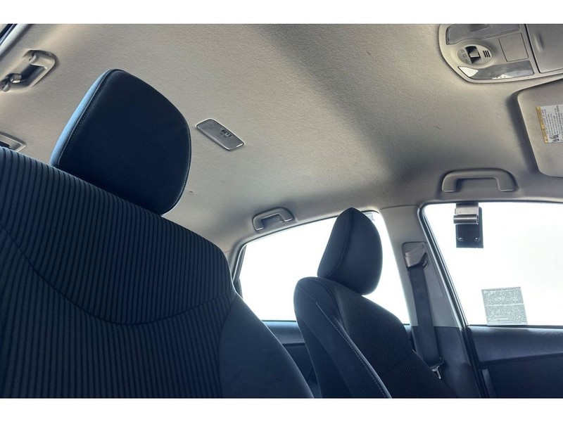 Toyota Prius v Vehicle Full-screen Gallery Image 18