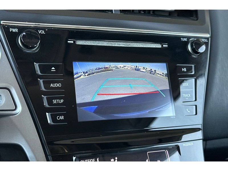 Toyota Prius v Vehicle Full-screen Gallery Image 21