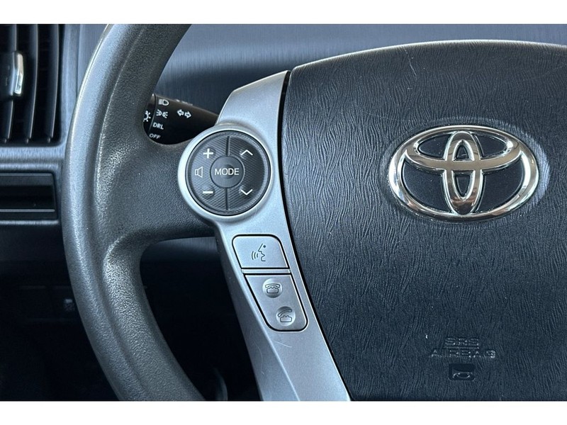 Toyota Prius v Vehicle Full-screen Gallery Image 26