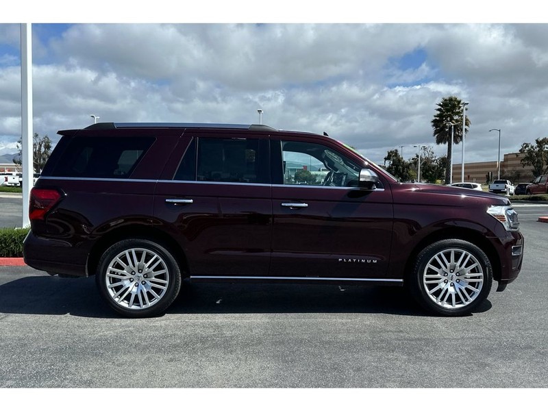 Ford Expedition Vehicle Full-screen Gallery Image 03