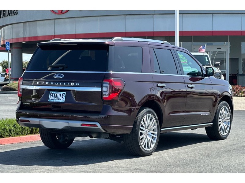 Ford Expedition Vehicle Full-screen Gallery Image 04