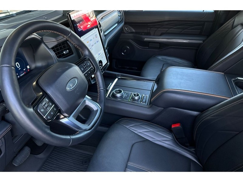 Ford Expedition Vehicle Full-screen Gallery Image 10