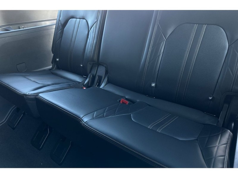 Ford Expedition Vehicle Full-screen Gallery Image 17