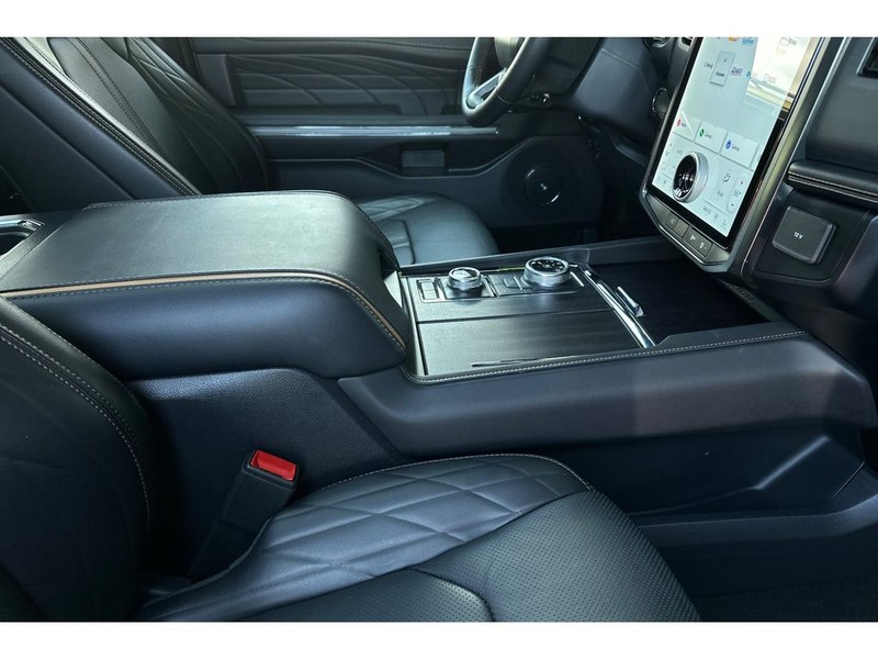 Ford Expedition Vehicle Full-screen Gallery Image 19