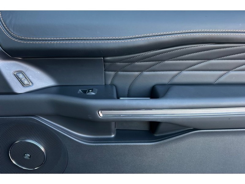 Ford Expedition Vehicle Full-screen Gallery Image 21