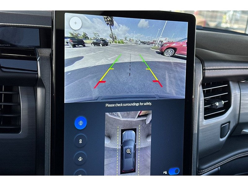 Ford Expedition Vehicle Full-screen Gallery Image 25