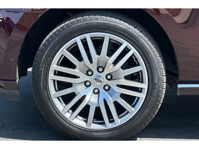Ford Expedition Vehicle Full-screen Gallery Image 35