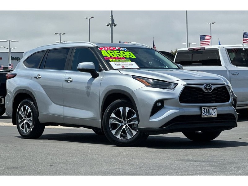 Toyota Highlander Vehicle Full-screen Gallery Image 02