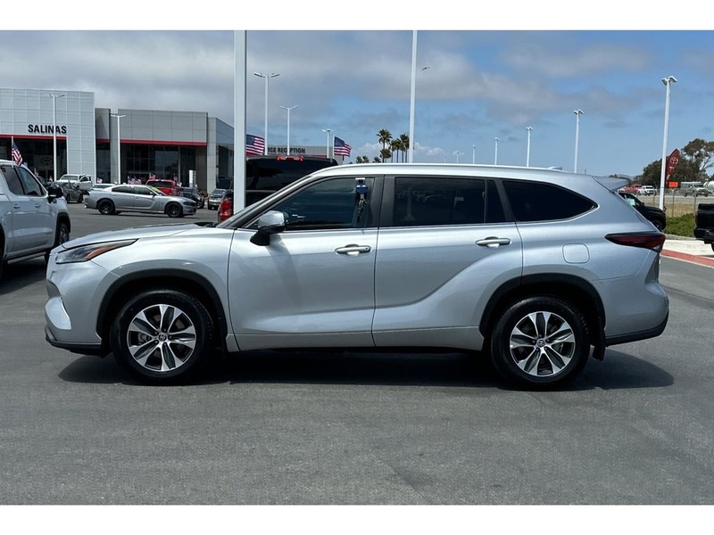 Toyota Highlander Vehicle Full-screen Gallery Image 07