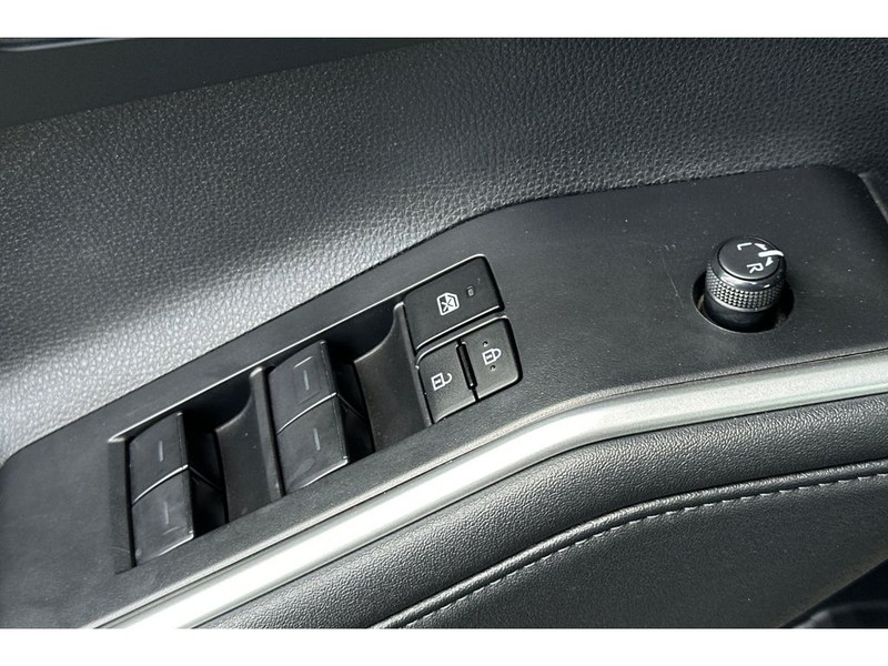 Toyota Highlander Vehicle Full-screen Gallery Image 12