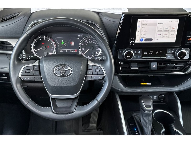 Toyota Highlander Vehicle Full-screen Gallery Image 16