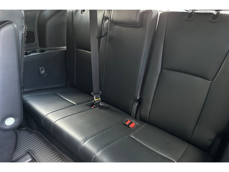 Toyota Highlander Vehicle Full-screen Gallery Image 17