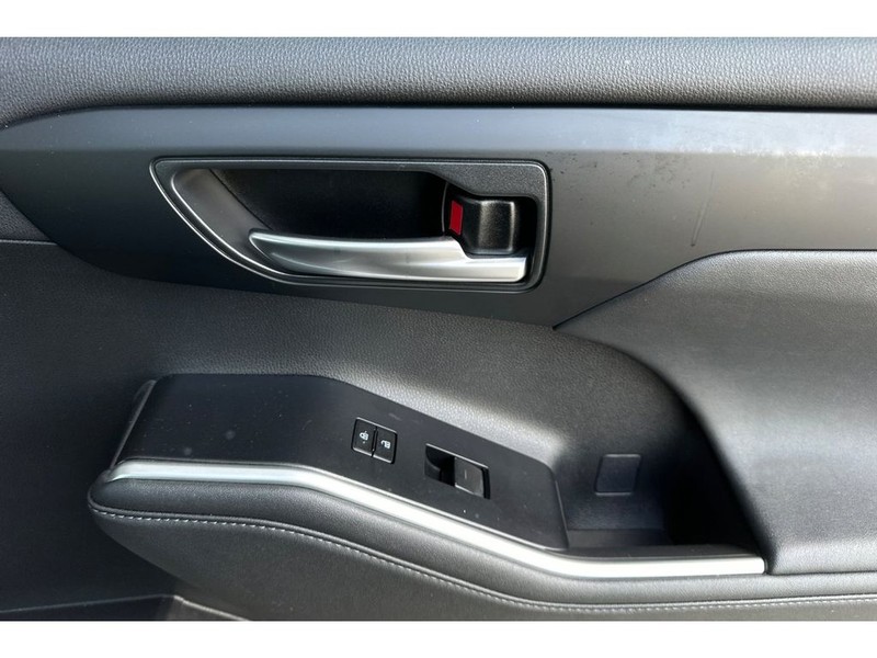 Toyota Highlander Vehicle Full-screen Gallery Image 21