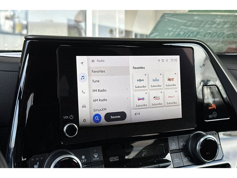 Toyota Highlander Vehicle Full-screen Gallery Image 22
