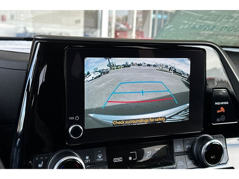 Toyota Highlander Vehicle Full-screen Gallery Image 23