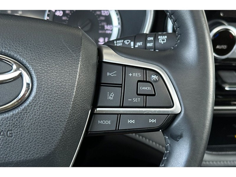 Toyota Highlander Vehicle Full-screen Gallery Image 29